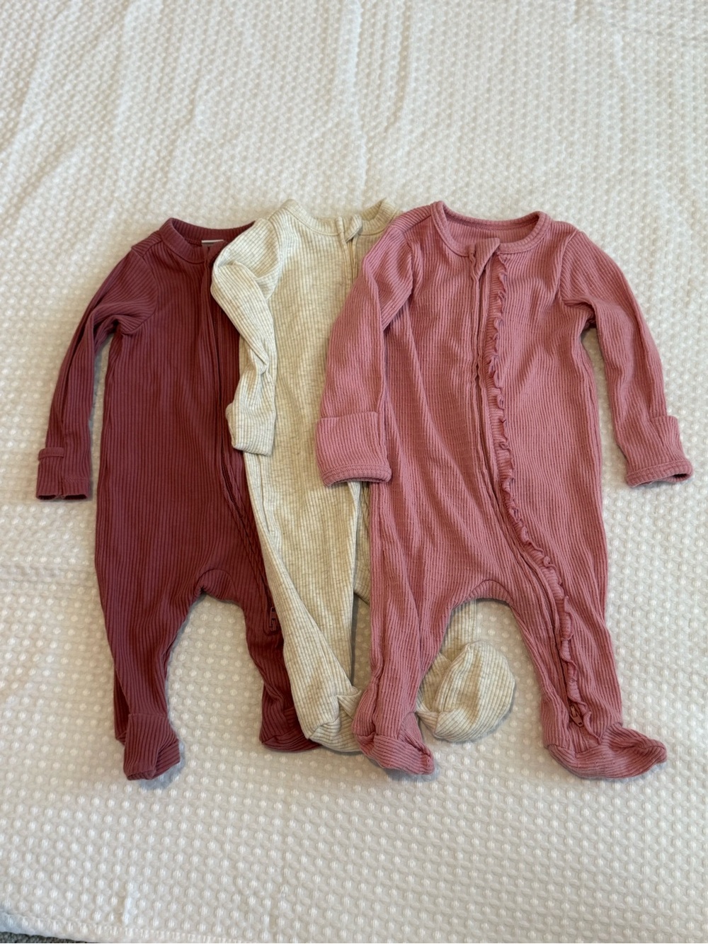 Bundle of Pinks & Oatmeal Footies - 0-3m